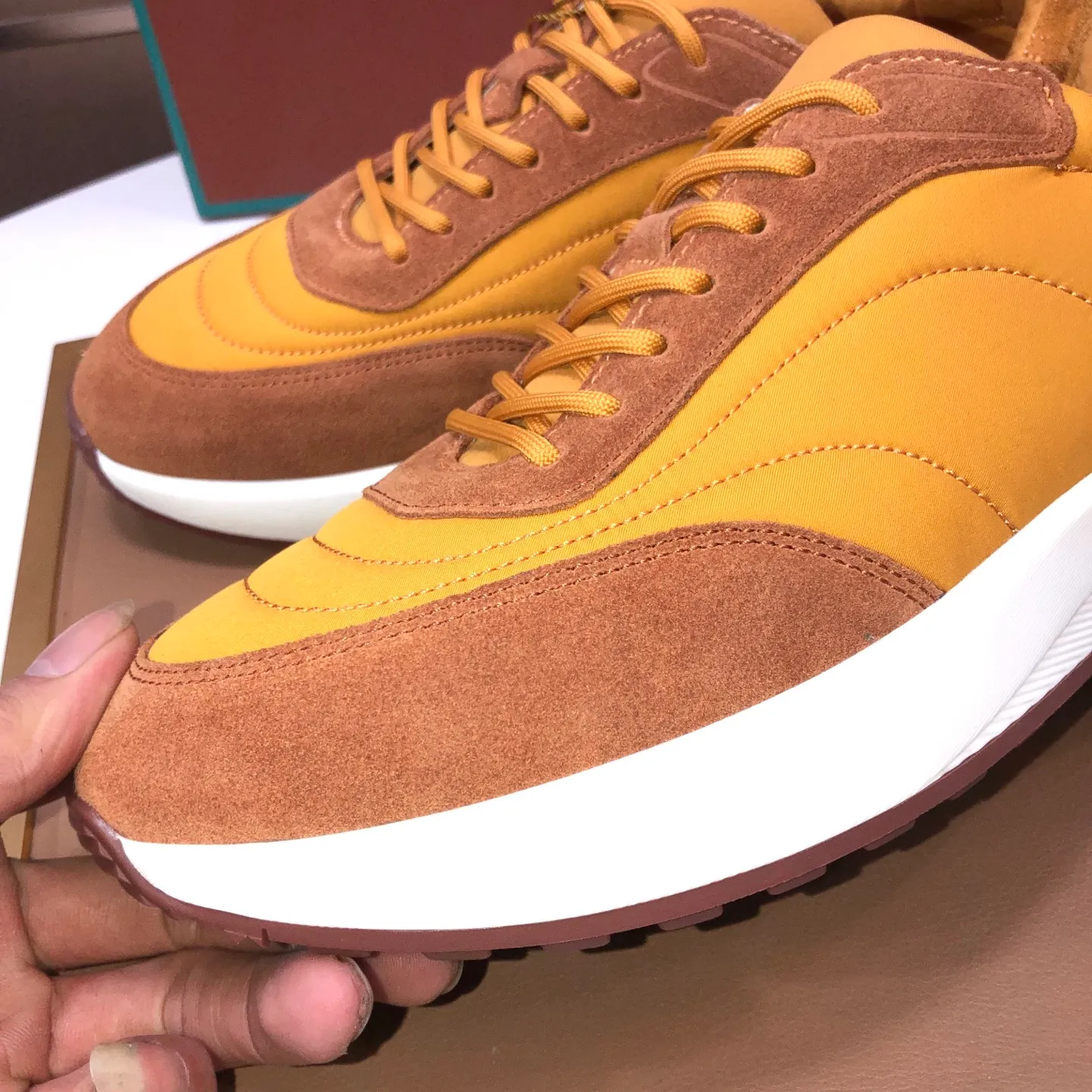 Men's shoes 💰600💰[𝐥𝐨𝐫𝐨 𝐏𝐢𝐚𝐧𝐚] lp classic loafers, an Italian treasure brand, the only brand that can match Hermès! Only after wearing it do we realize that we cannot let down our feet. The upper is imported cashmere, the lining of water-dyed cowhide ➕ the cowhide feet, the official original glass rubber outsole, and the pendant. Exclusive original packaging (tag ➕ brand paper ➕ outer box ➕ hand bag) code number: 38-45
